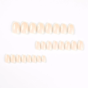Set di 24 unghie finte rosa nude con punte bianche stile francese e forma ovale arrotondata