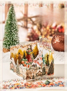 Dettaglio nastro PET 3D natalizio con illustrazioni di ragazza festosa e città innevata