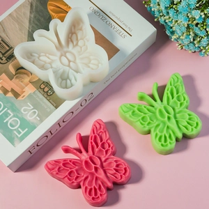 Stampo in silicone a farfalla dettagliato con trame alari per candele profumate