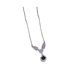 Collana a Y elegante con zirconi quadrati scintillanti e pendente in pietra nera