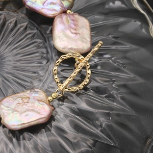 Baroque pearl bracelet with vintage square 18k gold-plated hammered OT toggle clasp
