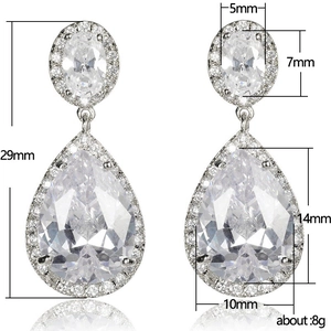 Eleganti orecchini a goccia in zirconia argento per abiti da sera con misure dettagliate