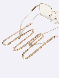 Minimalist golden heart-shaped metal glasses chain with adjustable silicone loops