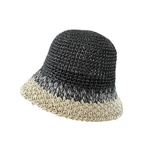 Cappello da sole pieghevole in paglia all'uncinetto nero e beige per donna mare
