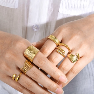 Minimalist Stainless Steel Zirconia Gold Ring For Women Simple Geometric Hand Shaped Adjustable Finger Ring Jewelry Gift
