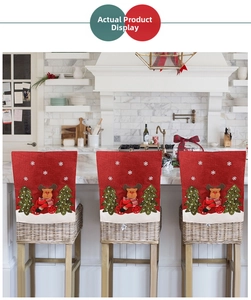 Housses de chaise de Noël rouges avec broderie renne et arbre sur tissu de jute rustique