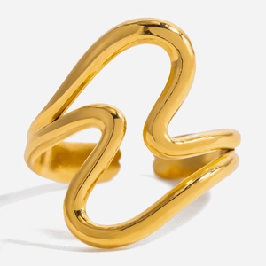 Detailed view of adjustable golden wavy ring with high-polished metallic mirror finish
