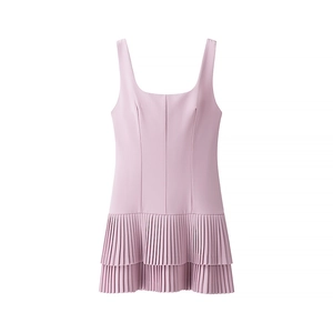 Robe courte rose sans manches avec jupe plissée à plusieurs couches et col carré