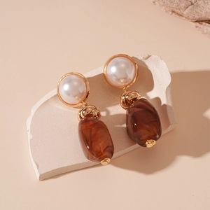 Maillard-style irregular earrings with resin pearls and amber-textured brown drops