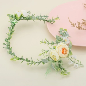 Couronne de fleurs de mariée faite main avec roses crème pour mariage style forêt
