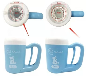 Detailed size chart for blue pet paw cleaner showing S and M dimensions with soft bristles