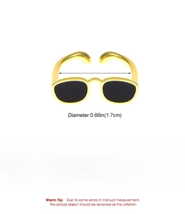 Detail view of mini sunglasses ring with 1.7cm diameter and 1.8g brass weight specs