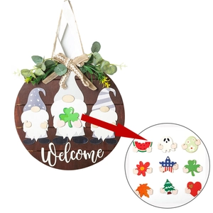 Interchangeable wooden welcome sign with gnome motifs and 9 seasonal holiday icons