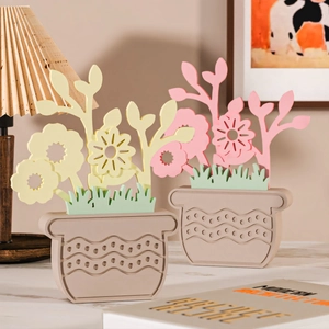 Dettaglio dello stampo in silicone per vasi con texture a onde e design minimalista
