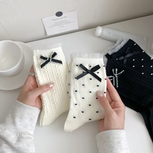 Chaussettes style japonais avec nœuds et pois et bordure en dentelle pour femmes