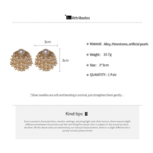 Detailed size specifications for flower cluster pearl earrings with 3x3cm measurements