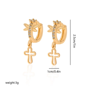 Details von Libellen- und Kreuzohrringen mit Zirkonia-Besatz in Gold-Optik