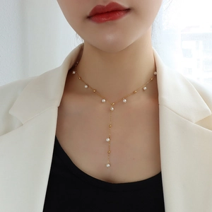 French style 18k gold plated Y-necklace with pearls and tassels on a female model