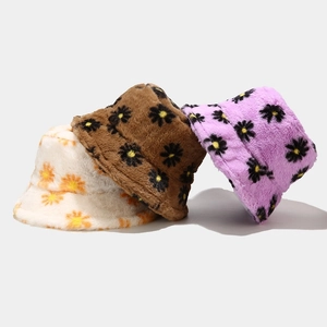 Cappelli alla pescatora in peluche con ricamo a margherita in bianco, marrone e viola
