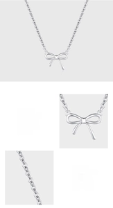 Vue macro détaillée du pendentif nœud en argent sterling 925 avec finition polie