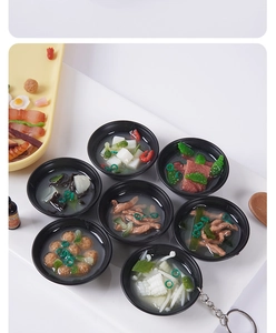 Porte-clés miniatures de soupe miso et bœuf japonaise avec textures alimentaires réalistes