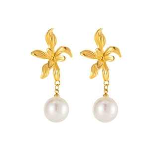 French vintage titanium steel flower earrings with pearls in elegant golden finish