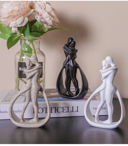 Statue di coppia astratte in beige nero e bianco per decorazioni domestiche