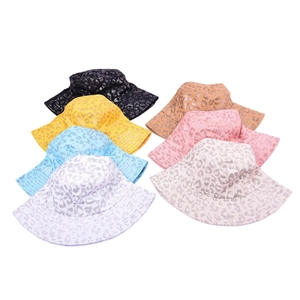 Collezione di cappelli alla pescatora leopardati metallizzati in sette colori