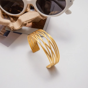 Bracciale rigido aperto multistrato in acciaio inossidabile placcato oro 18 carati lucido
