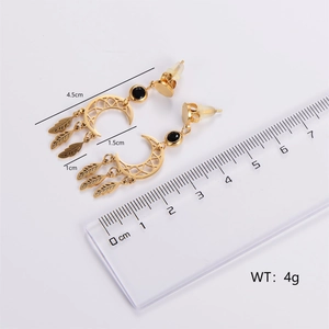 Detailed view of moon dreamcatcher earrings with size measurements in centimeters