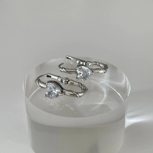 Elegant 925 sterling silver heart-shaped stud earrings with clear sparkling zircon stones