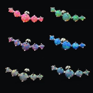 Boucles d'oreilles courbées en opale et acier inoxydable en six coloris sur fond noir