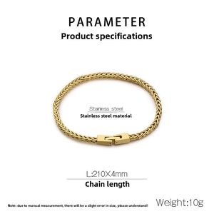 Detail of 4mm gold dragon bone chain bracelet with dimensions 210mm and stainless steel clasp