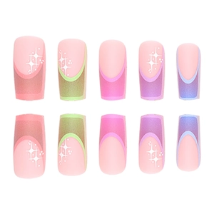 Unghie finte french colorate con stelle e finitura opaca macaron per un look trendy