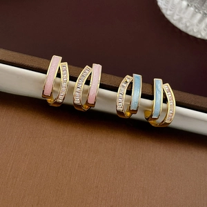Geometrische C-Form Doppelschichtige Ohrstecker Vergoldetes Kupfer Zirkon Emaille Mit 925 Sterling Silber Ohrringpfosten