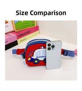 Comparaison détaillée montrant la taille du sac enfant voiture dessin animé et smartphone