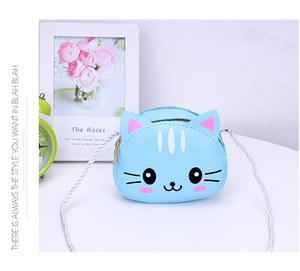 Detail of light blue cat-shaped mini purse with PU texture and silver rope strap