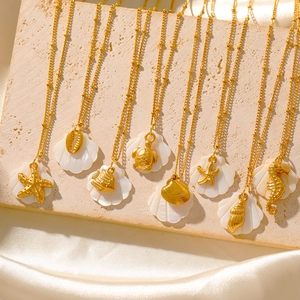 Collection de colliers océaniques dorés en acier inoxydable avec pendentifs coquillage
