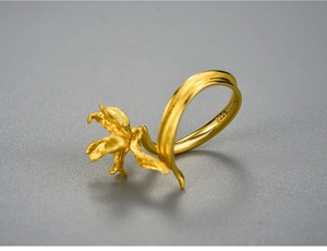 Macro shot of S925 hallmark on the inner band of the matte gold iris flower ring