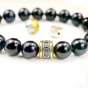 Bracelet de perles mantra en argent tibétain avec perle barillet rotative bicolore