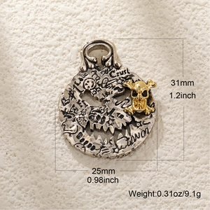 Détail macro du pendentif crâne gothique avec dimensions 31x25mm et poids de 9,1g