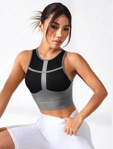 Dettaglio del tessuto a maglia elastica con trama a costine del reggiseno sportivo