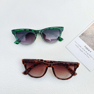 Chic square oversized tortoiseshell sunglasses in green and brown leopard patterns