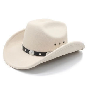 Chapeau de cowboy western crème en feutre avec bande concho argentée et large bord