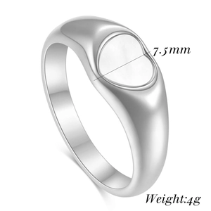 Technical drawing showing 7.5mm shell heart pendant and 4g weight of this silver ring