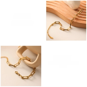 Detail of 18k gold plated stainless steel chain bracelet with adjustable lobster clasp