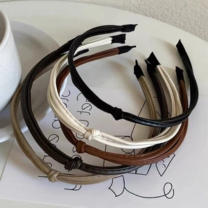 Minimalistische geknotete Haarbänder aus Kunstleder in verschiedenen Farben für Damen
