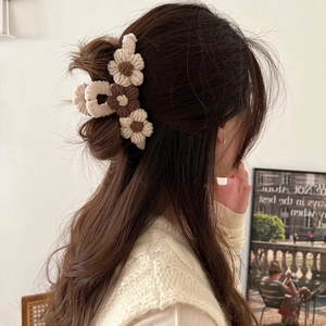 Knitted Yarn Flower Hair Claw Clip Sweet Woolen Shark Hair Clip For Women Autumn Winter Updo Hair Accessories