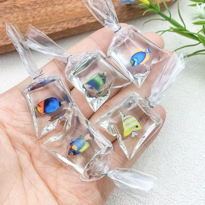 Set mit fünf realistischen Fischbeutel-Anhängern aus Harz für DIY-Ohrringe und Schmuck