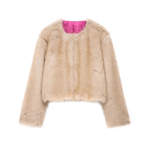 Detail of short faux fur jacket in beige with a vibrant pink lining and round collar